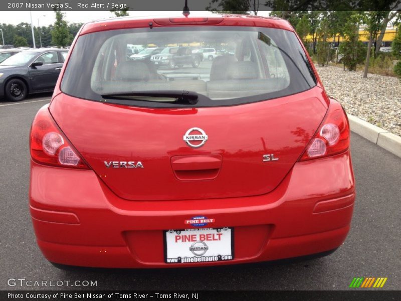 Red Alert / Beige 2007 Nissan Versa SL