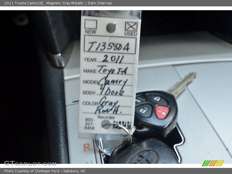 Magnetic Gray Metallic / Dark Charcoal 2011 Toyota Camry SE