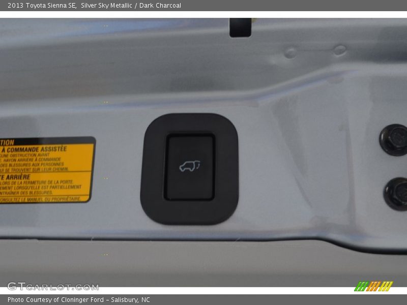 Silver Sky Metallic / Dark Charcoal 2013 Toyota Sienna SE