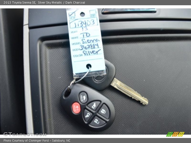 Silver Sky Metallic / Dark Charcoal 2013 Toyota Sienna SE