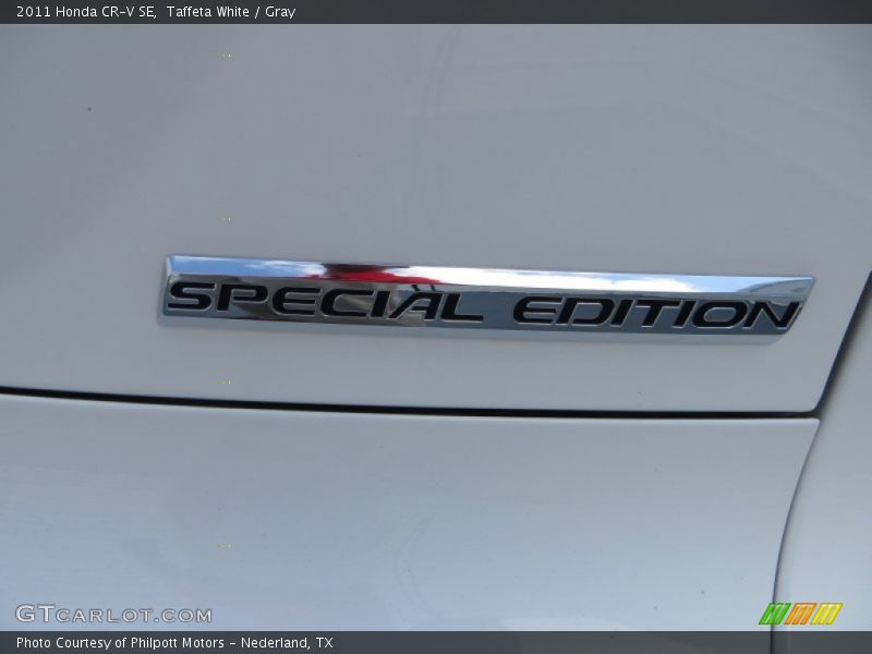 Taffeta White / Gray 2011 Honda CR-V SE