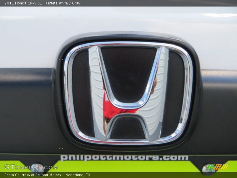 Taffeta White / Gray 2011 Honda CR-V SE