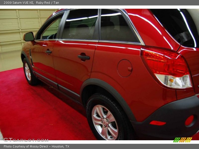 Ruby Red / Tan 2009 Saturn VUE XE