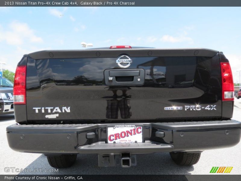 Galaxy Black / Pro 4X Charcoal 2013 Nissan Titan Pro-4X Crew Cab 4x4