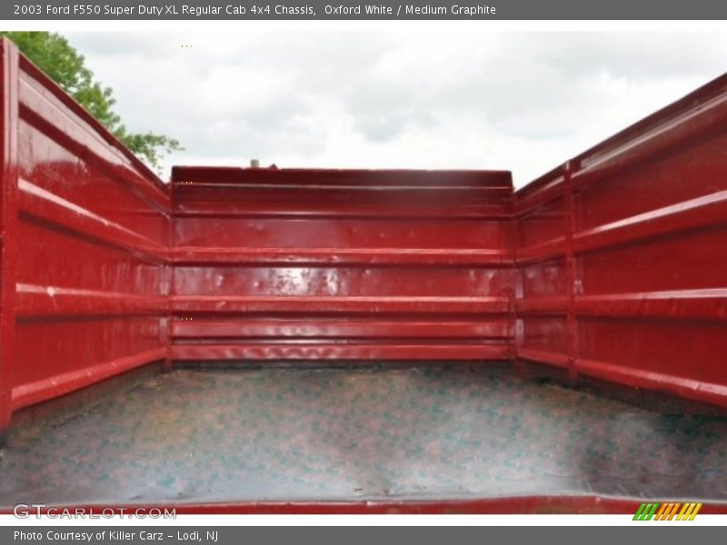 Oxford White / Medium Graphite 2003 Ford F550 Super Duty XL Regular Cab 4x4 Chassis