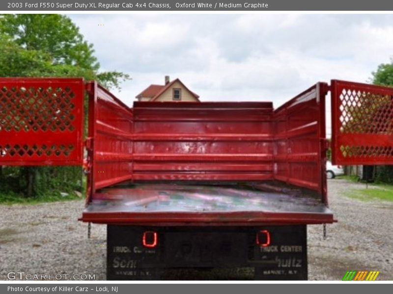 Oxford White / Medium Graphite 2003 Ford F550 Super Duty XL Regular Cab 4x4 Chassis