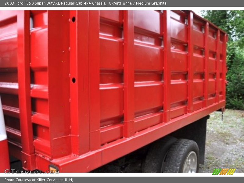 Oxford White / Medium Graphite 2003 Ford F550 Super Duty XL Regular Cab 4x4 Chassis