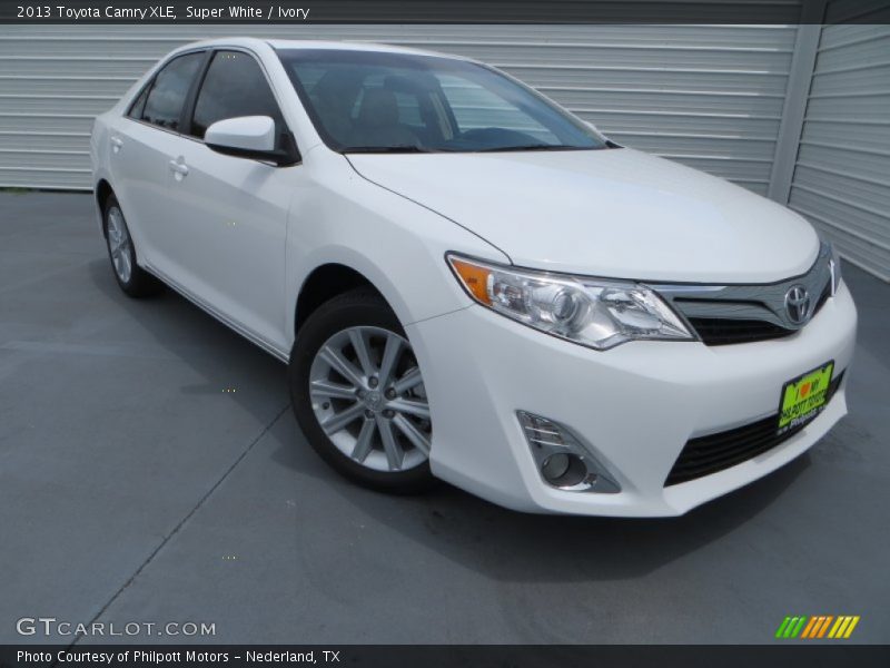 Super White / Ivory 2013 Toyota Camry XLE