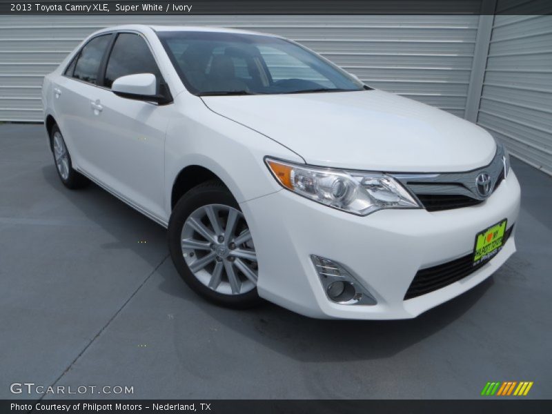 Super White / Ivory 2013 Toyota Camry XLE