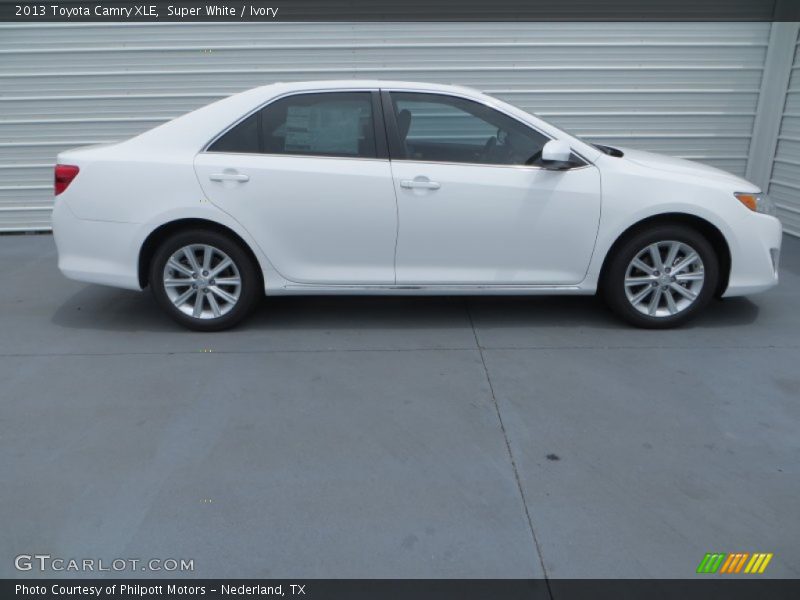 Super White / Ivory 2013 Toyota Camry XLE