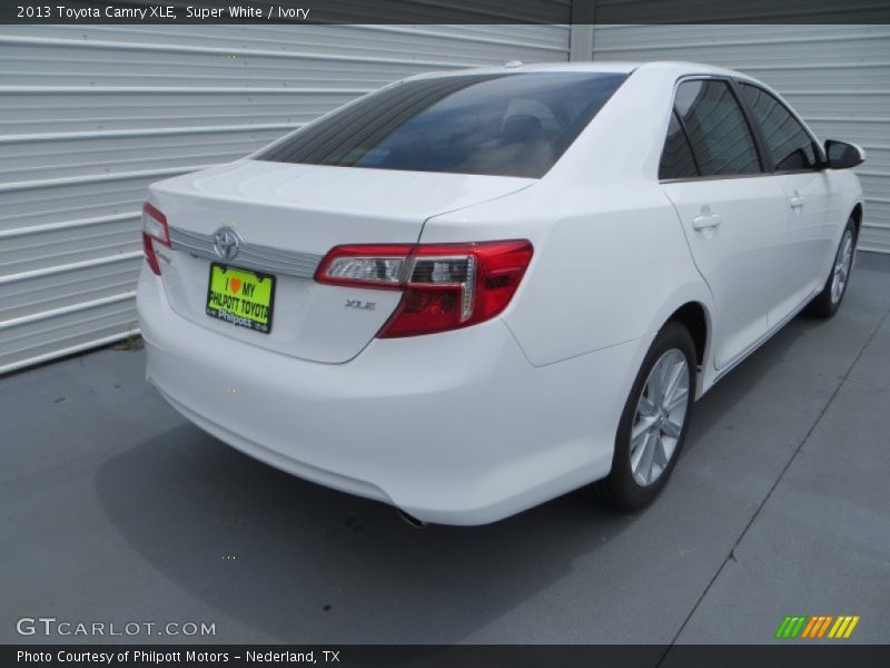 Super White / Ivory 2013 Toyota Camry XLE