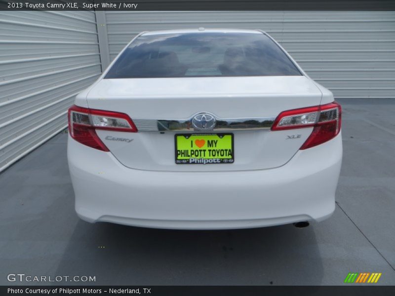 Super White / Ivory 2013 Toyota Camry XLE
