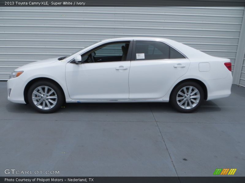 Super White / Ivory 2013 Toyota Camry XLE