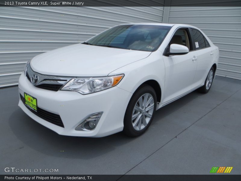 Super White / Ivory 2013 Toyota Camry XLE