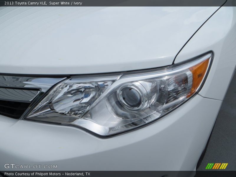 Super White / Ivory 2013 Toyota Camry XLE