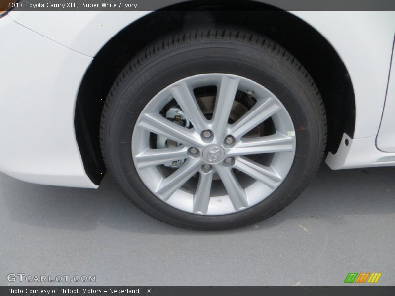 Super White / Ivory 2013 Toyota Camry XLE