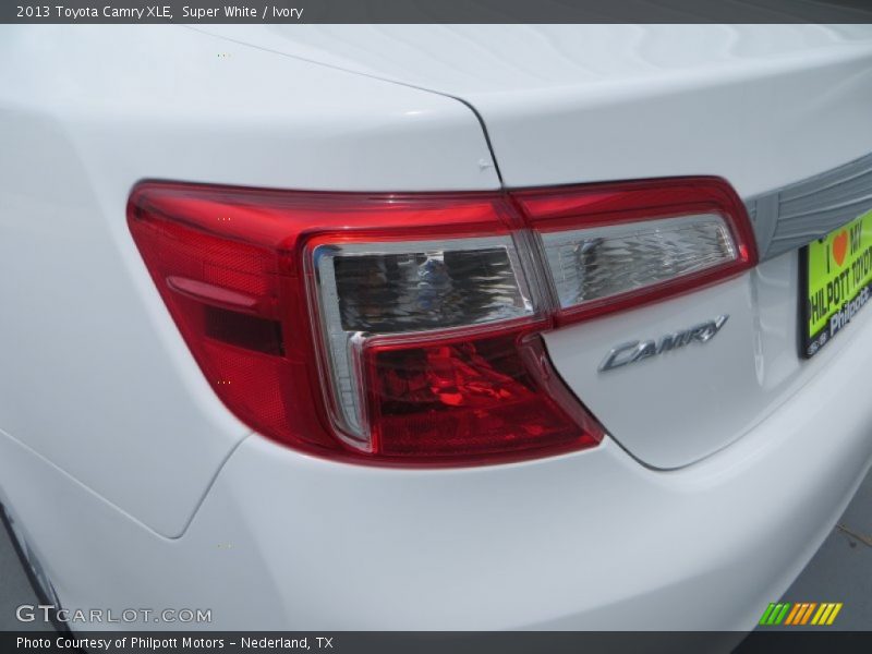 Super White / Ivory 2013 Toyota Camry XLE