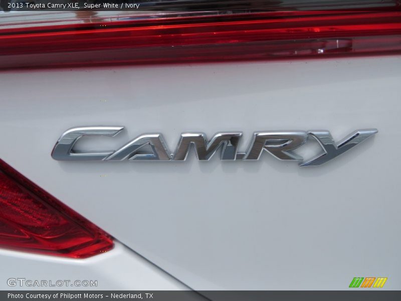 Super White / Ivory 2013 Toyota Camry XLE