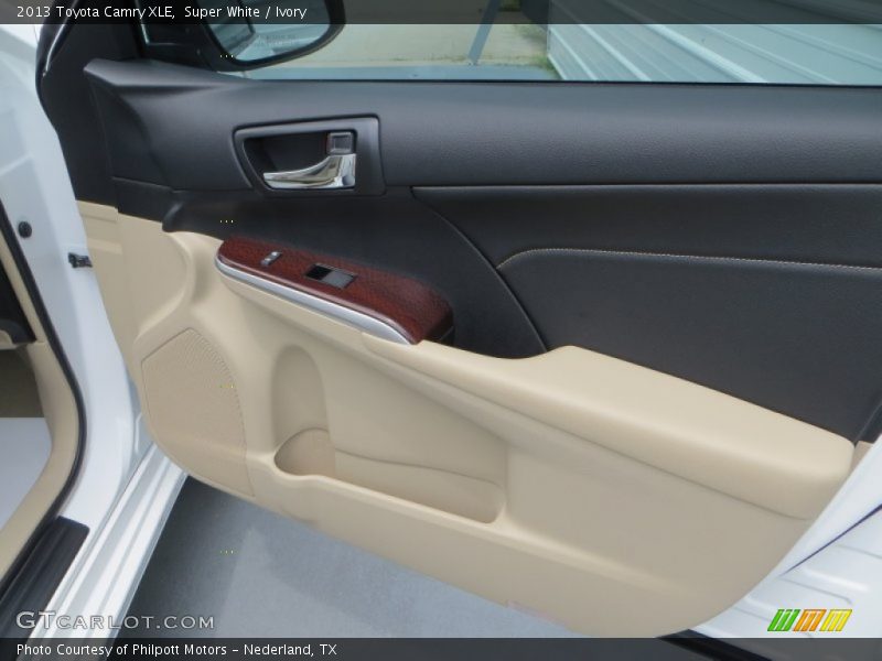Super White / Ivory 2013 Toyota Camry XLE