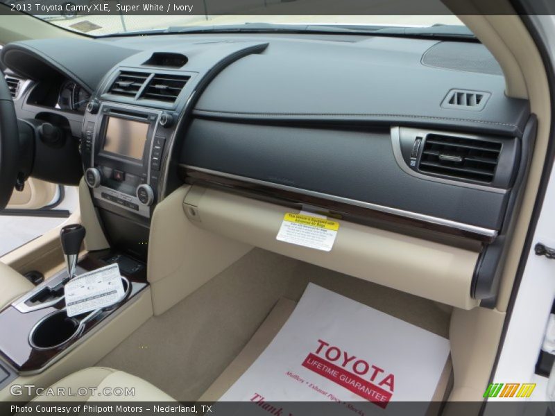 Super White / Ivory 2013 Toyota Camry XLE