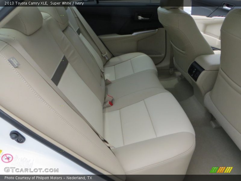 Super White / Ivory 2013 Toyota Camry XLE