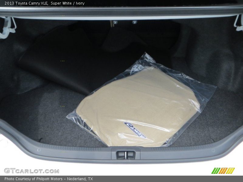 Super White / Ivory 2013 Toyota Camry XLE
