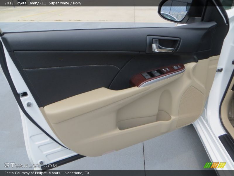 Super White / Ivory 2013 Toyota Camry XLE