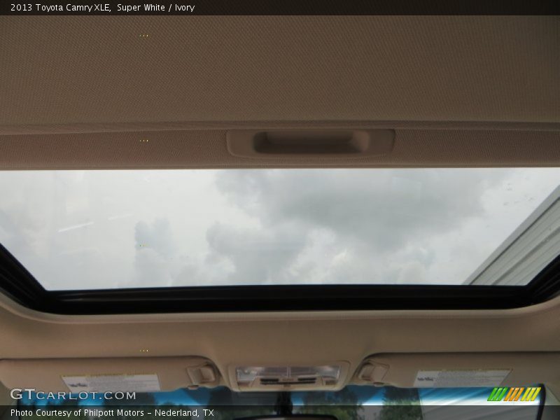 Super White / Ivory 2013 Toyota Camry XLE