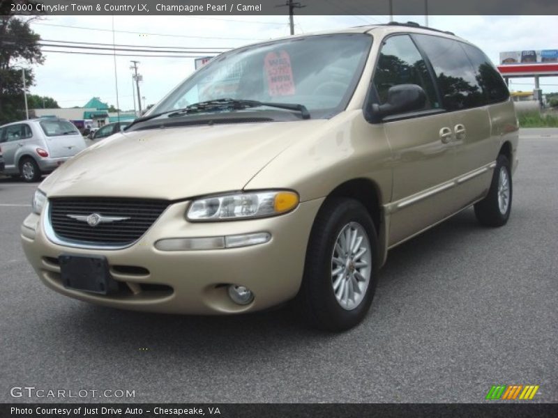 Front 3/4 View of 2000 Town & Country LX