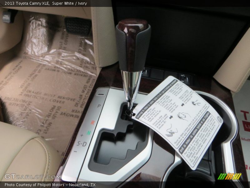 Super White / Ivory 2013 Toyota Camry XLE