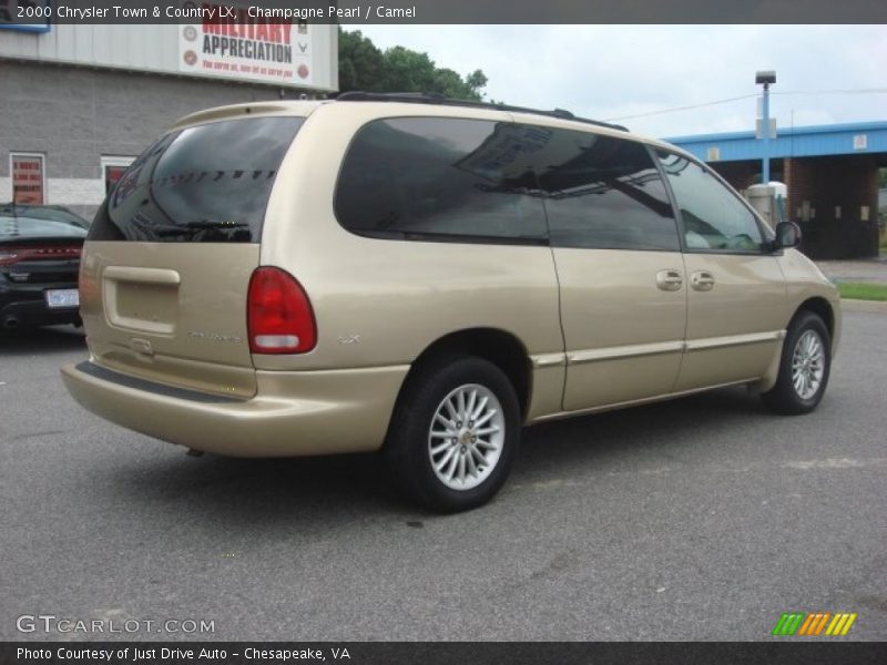 Champagne Pearl / Camel 2000 Chrysler Town & Country LX