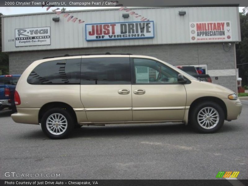 Champagne Pearl / Camel 2000 Chrysler Town & Country LX