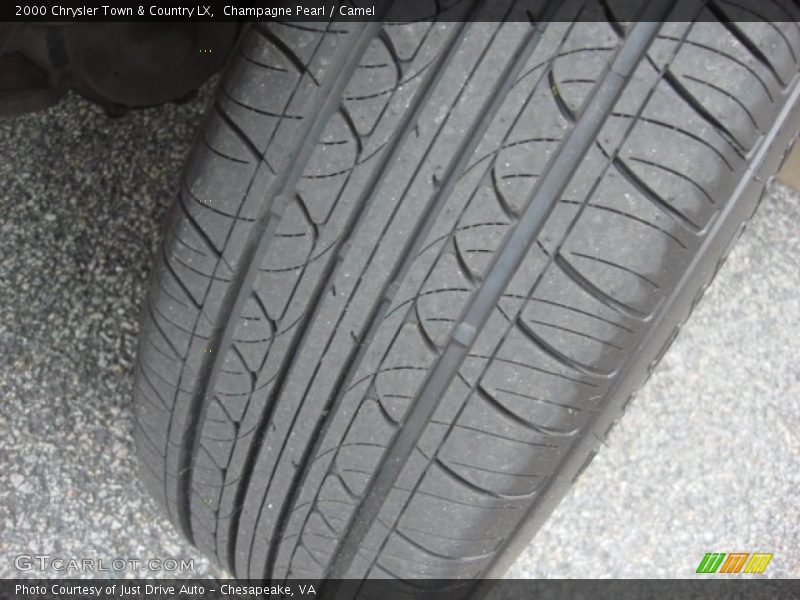 Champagne Pearl / Camel 2000 Chrysler Town & Country LX