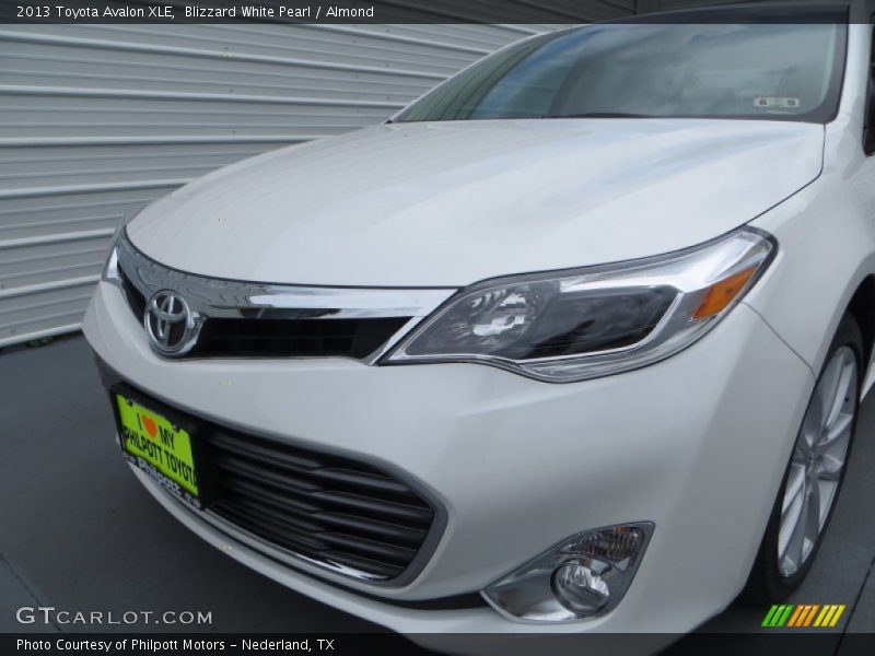 Blizzard White Pearl / Almond 2013 Toyota Avalon XLE