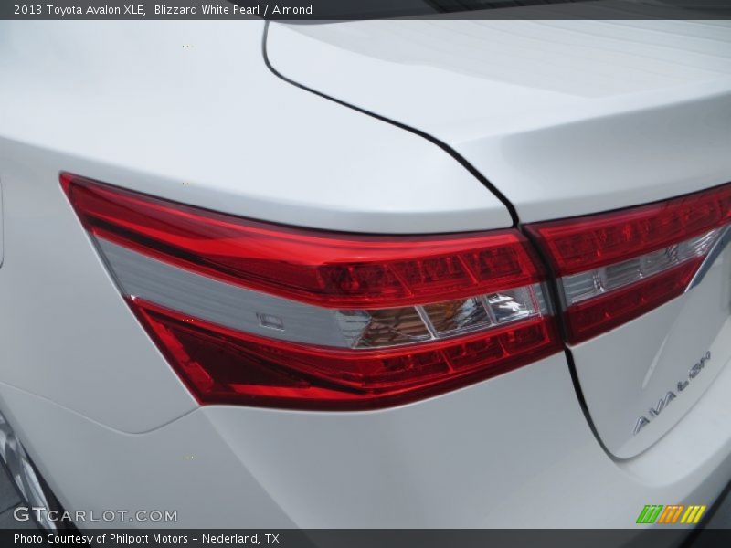 Blizzard White Pearl / Almond 2013 Toyota Avalon XLE