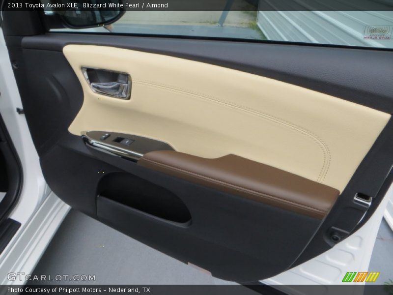 Blizzard White Pearl / Almond 2013 Toyota Avalon XLE