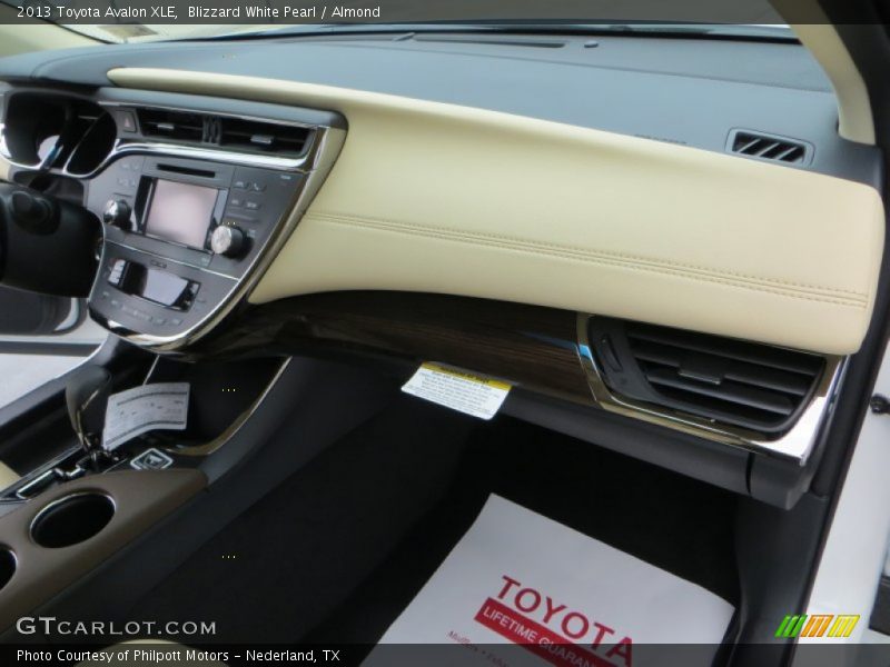 Blizzard White Pearl / Almond 2013 Toyota Avalon XLE