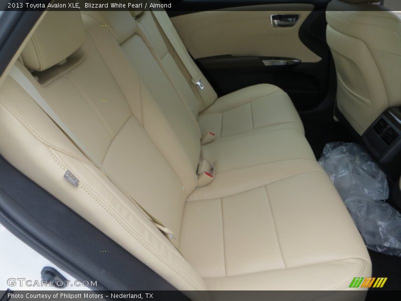 Blizzard White Pearl / Almond 2013 Toyota Avalon XLE