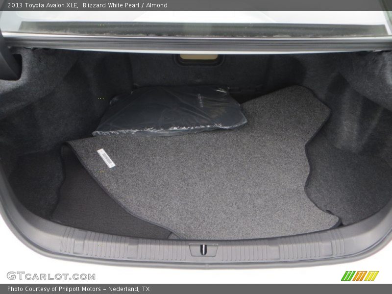 Blizzard White Pearl / Almond 2013 Toyota Avalon XLE