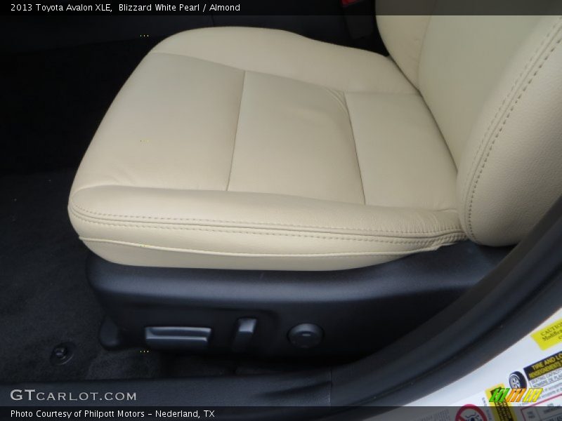 Blizzard White Pearl / Almond 2013 Toyota Avalon XLE