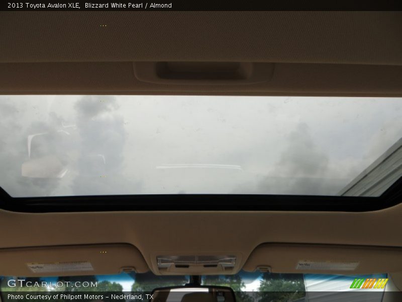 Blizzard White Pearl / Almond 2013 Toyota Avalon XLE