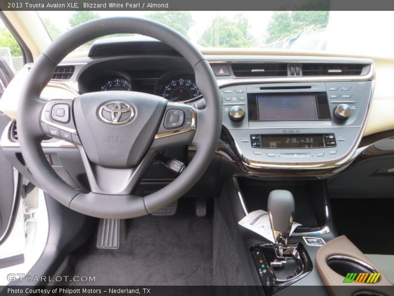 Blizzard White Pearl / Almond 2013 Toyota Avalon XLE