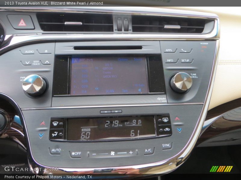 Blizzard White Pearl / Almond 2013 Toyota Avalon XLE