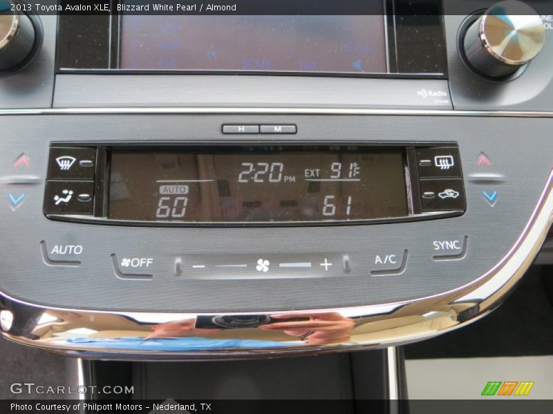 Blizzard White Pearl / Almond 2013 Toyota Avalon XLE