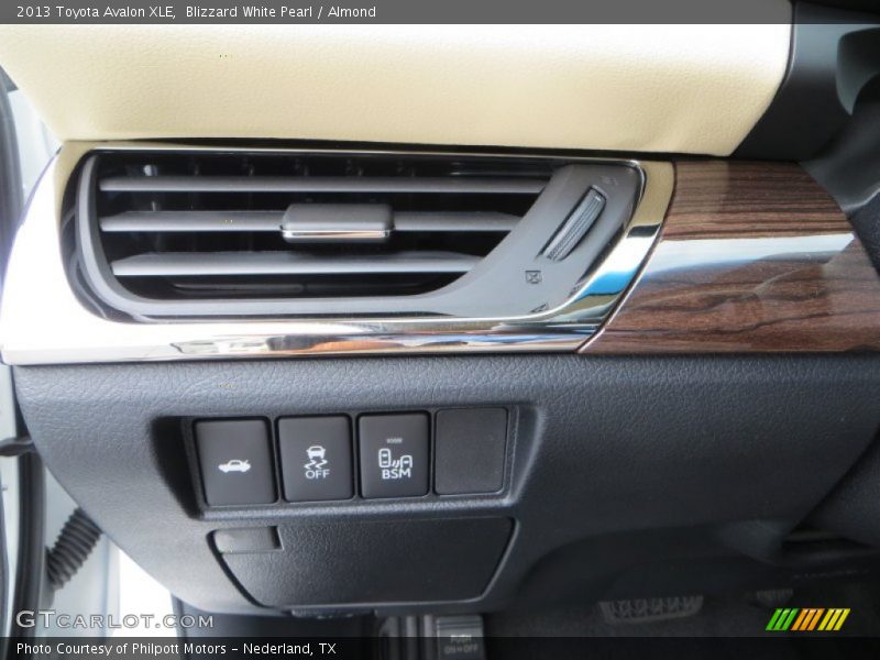Blizzard White Pearl / Almond 2013 Toyota Avalon XLE
