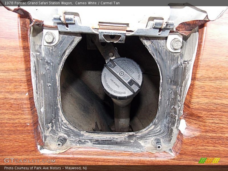 Cameo White / Carmel Tan 1978 Pontiac Grand Safari Station Wagon