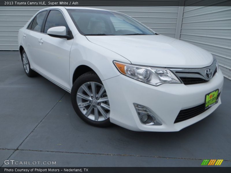 Super White / Ash 2013 Toyota Camry XLE