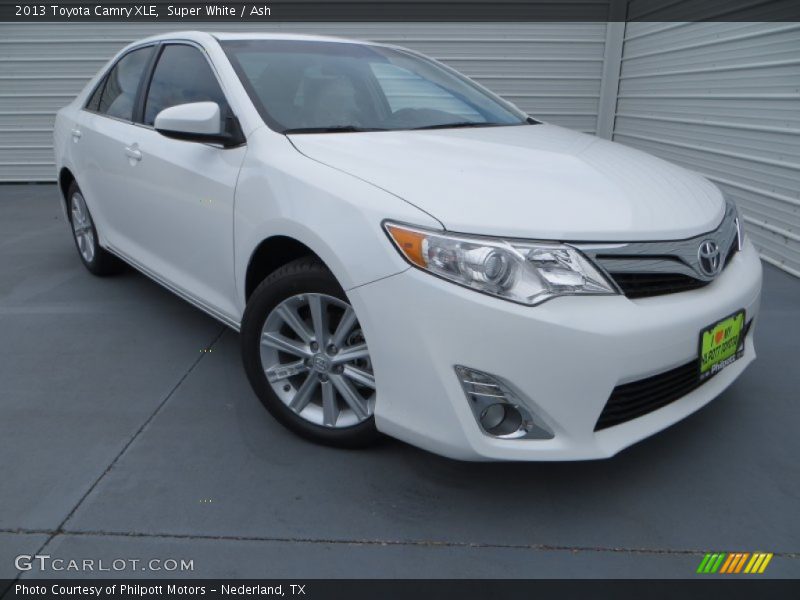 Super White / Ash 2013 Toyota Camry XLE
