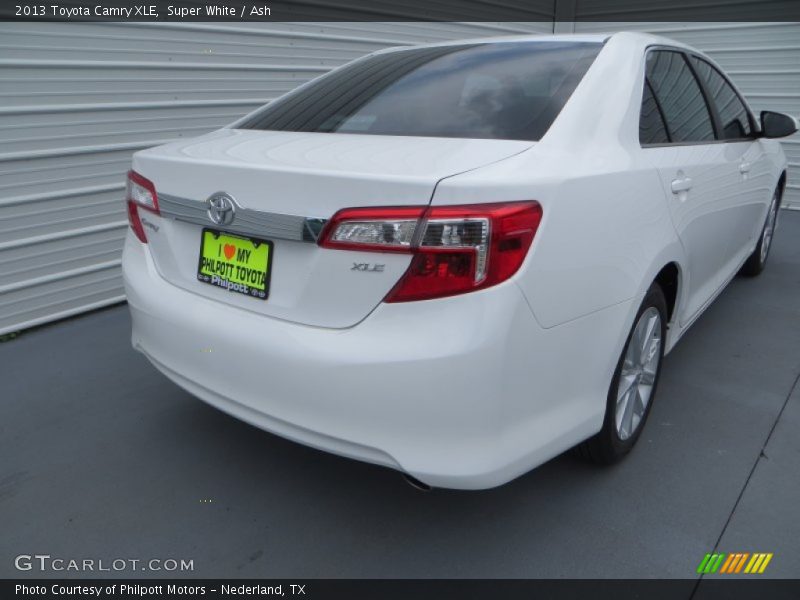 Super White / Ash 2013 Toyota Camry XLE