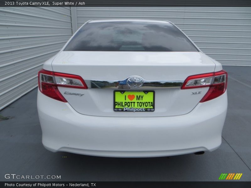 Super White / Ash 2013 Toyota Camry XLE